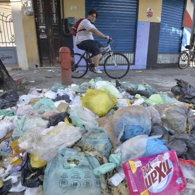 Eduardo Paes e Lindbergh se estranham por causa de greve da Comlurb