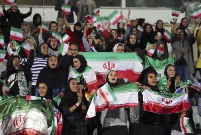 Irã volta a proibir a presença de mulheres em estádios de futebol