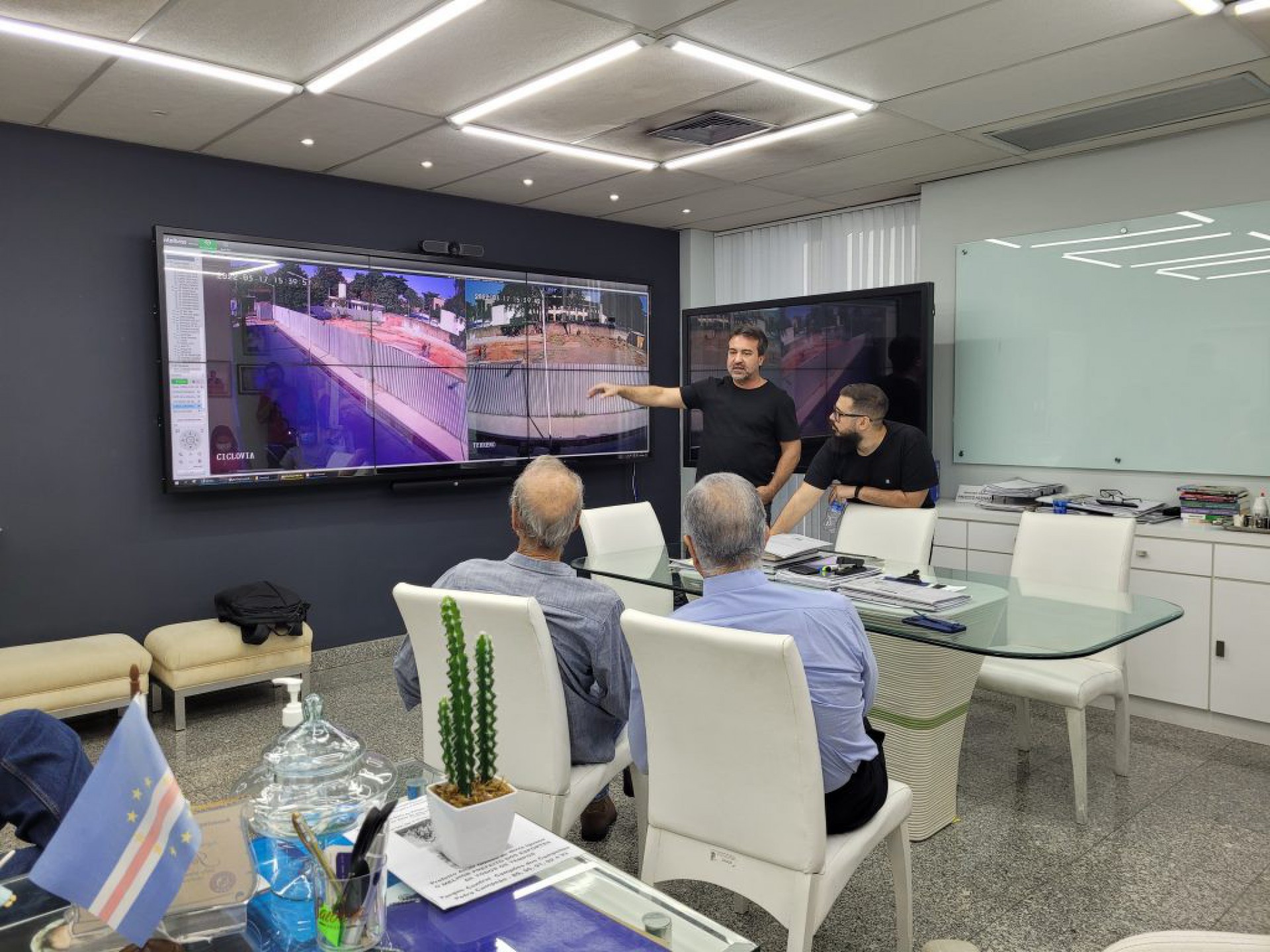 Cabo Frio visita Mesquita para debater saúde e tecnologia  - Divulgação