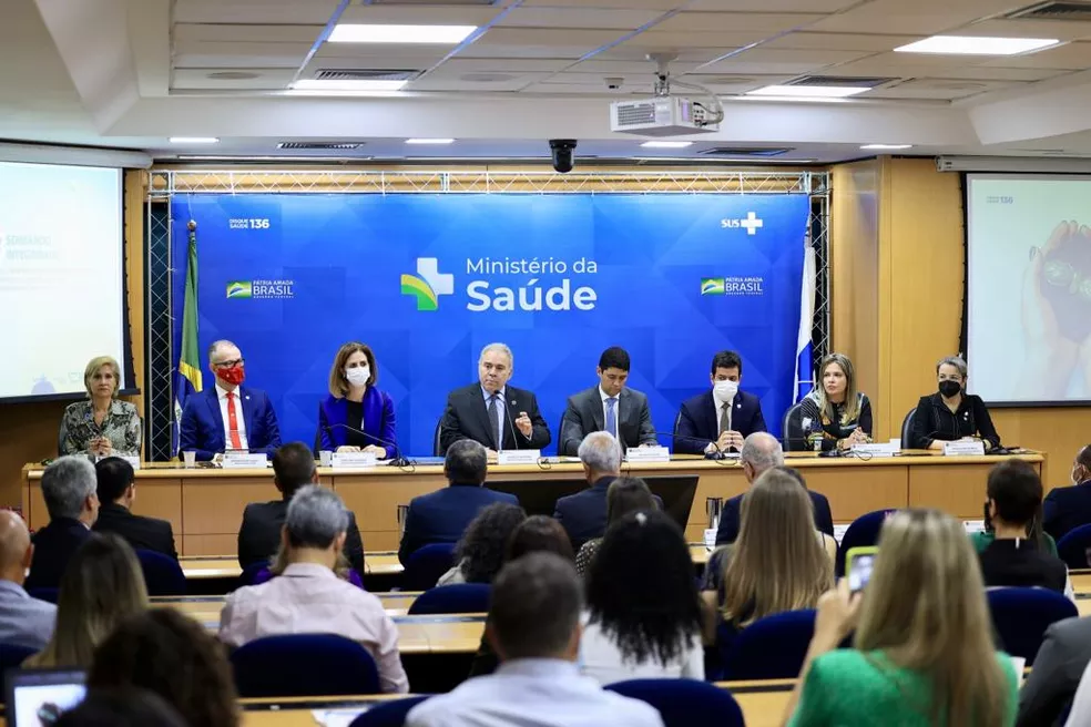 Minist&eacute;rio da Sa&uacute;de diz que n&atilde;o pode decretar o fim da pandemia