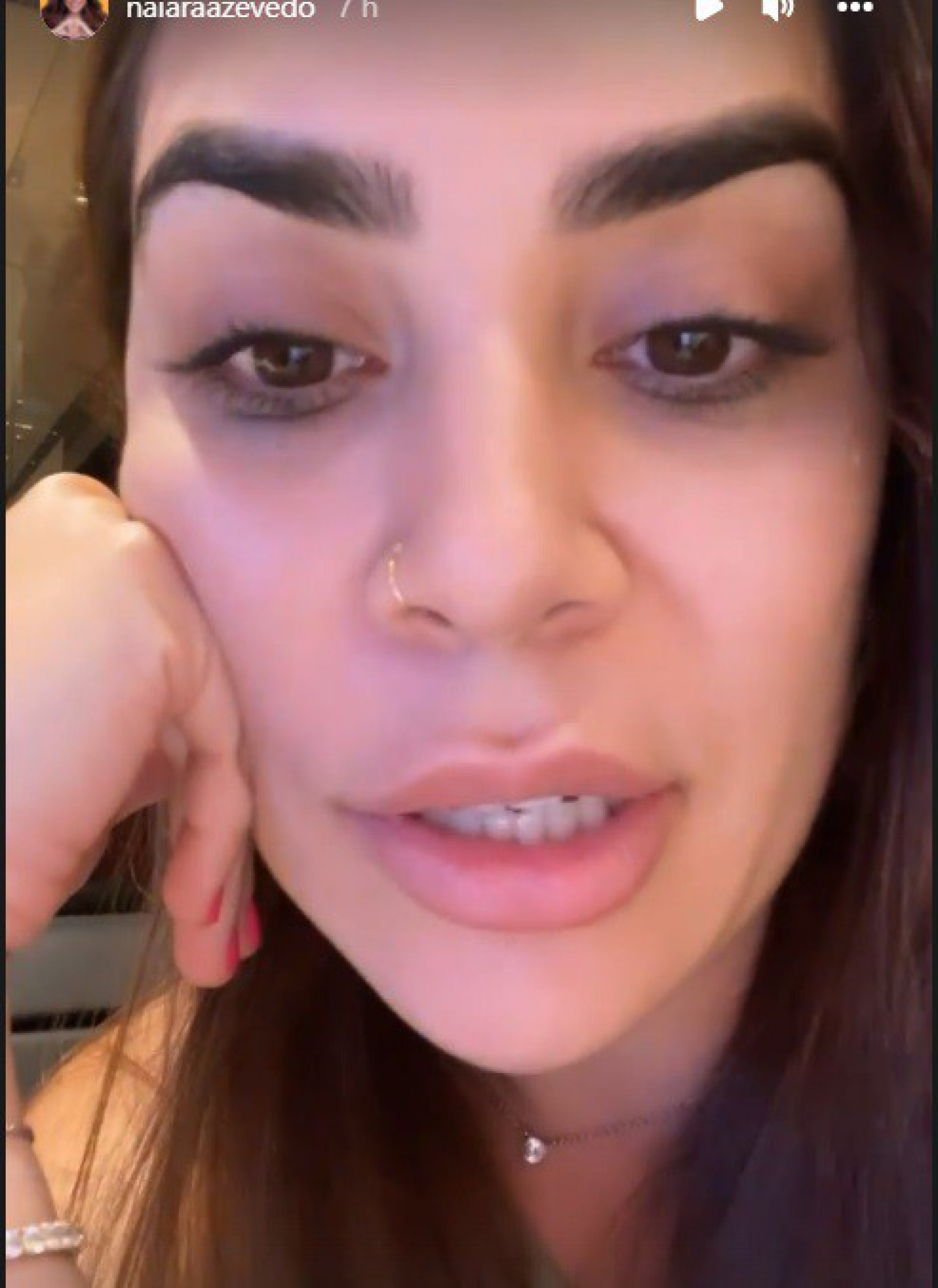 Naiara Azevedo - reprodução de vídeo