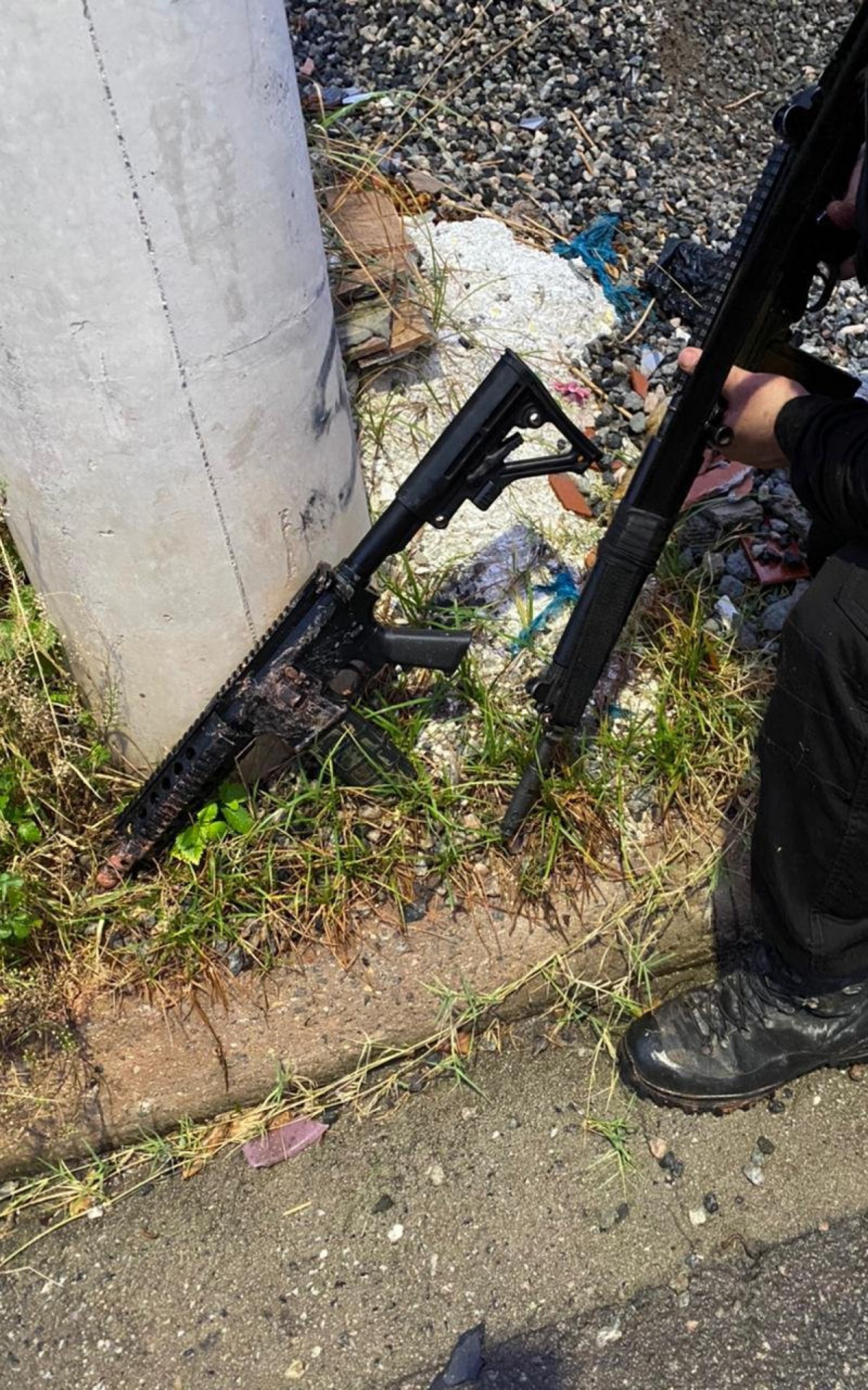 Fuzil apreendido no Complexo da Pedreira
