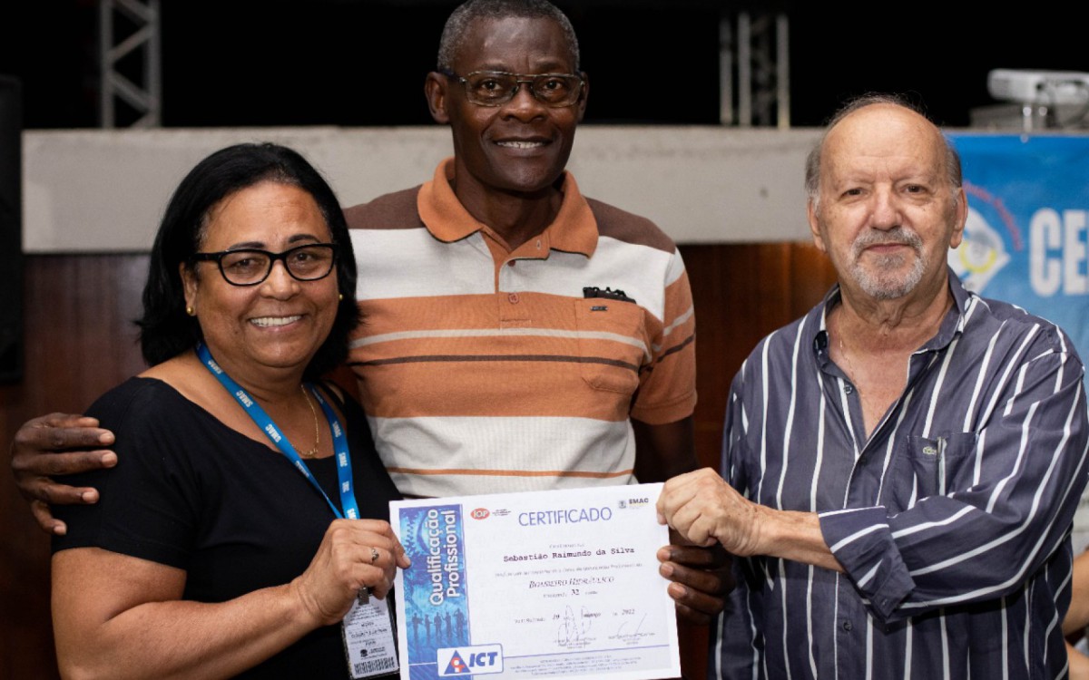 Secretaria de A&ccedil;&atilde;o Comunit&aacute;ria de VR forma 200 alunos em cursos profissionalizantes - Cris Oliveira