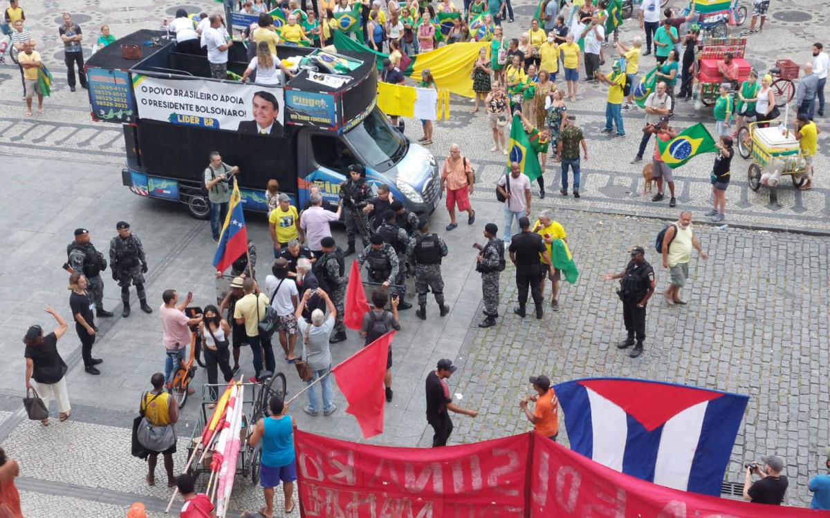 Lula x Bolsonaro: manifestantes se aglomeram na Cinel&acirc;ndia