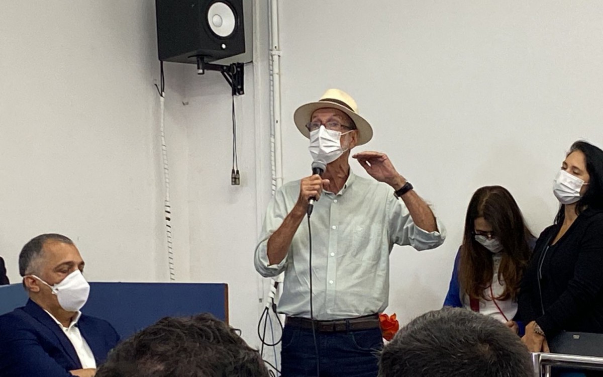 Apesar de ter identificado outro n&oacute;dulo no f&iacute;gado, Z&eacute; est&aacute; bem e at&eacute; participou de evento do Estado nesta quinta-feira (31)