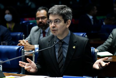 Randolfe avalia que não há problema se MP do tarifaço caducar
