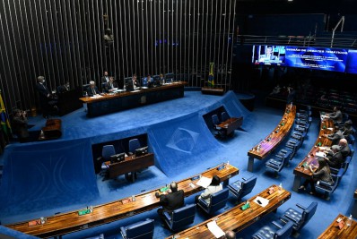Senado aprova projeto que reduz idade mínima e dispensa aval do cônjuge para laqueadura