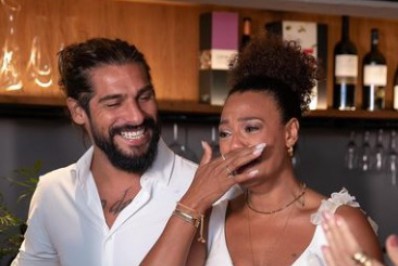 Sheron Menezzes se emociona durante casamento com Saulo Bernard 