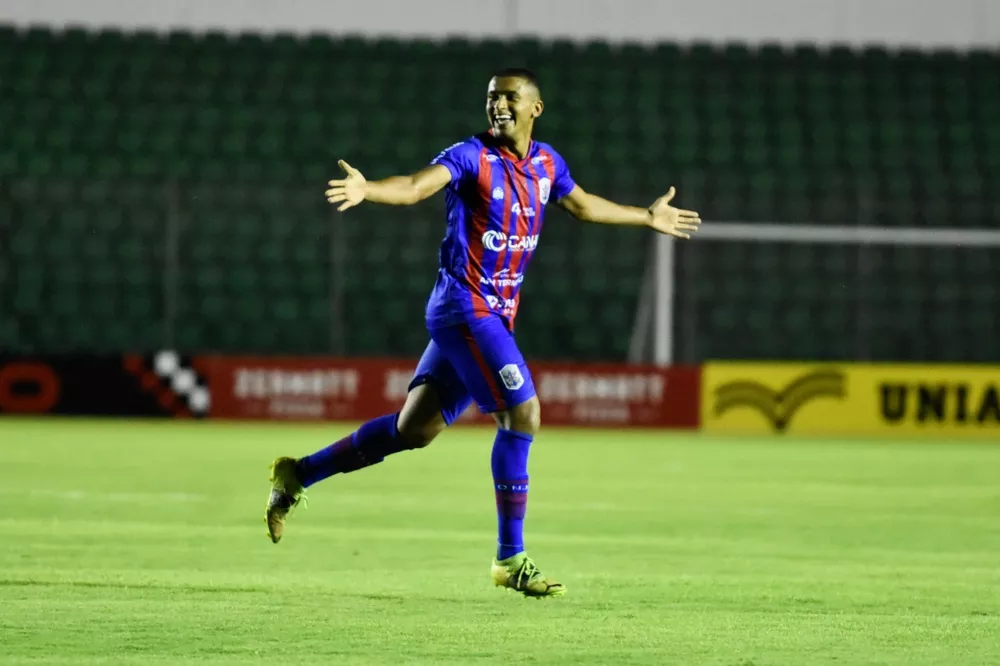 Clube catarinense anuncia transferência de atacante para o Vasco