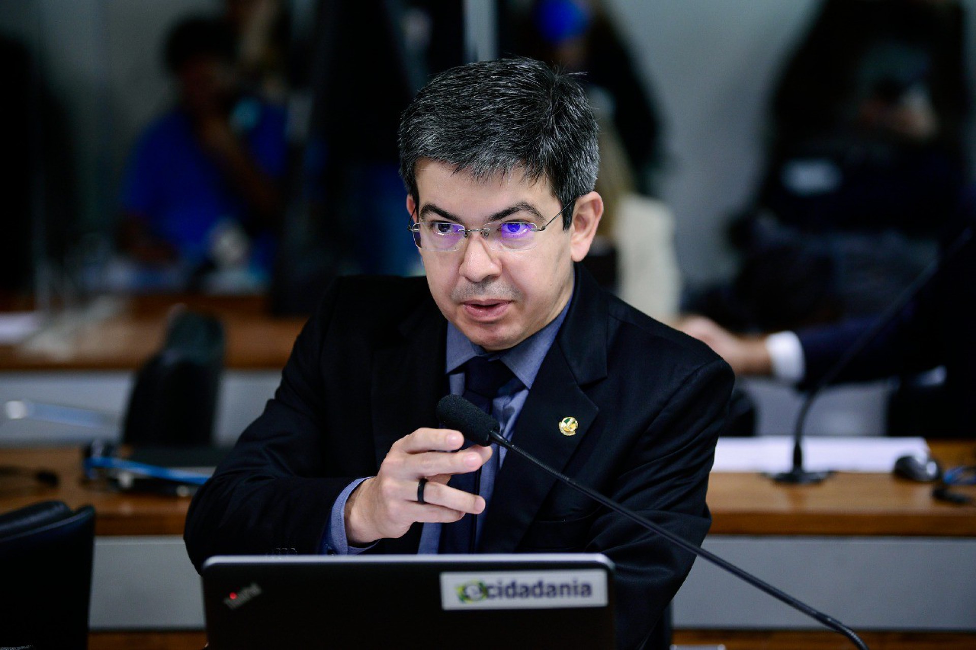 Senado aprova PLP do ReData e licença-paternidade