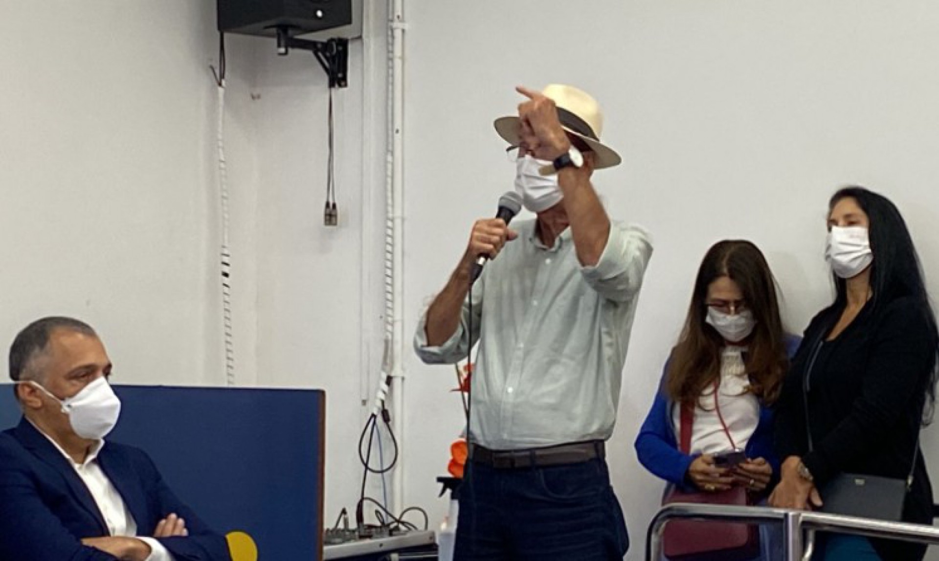 Lan&ccedil;amento de obras de dragagem na Laguna de Araruama re&uacute;ne classe pol&iacute;tica em Cabo Frio - Renata Cristiane