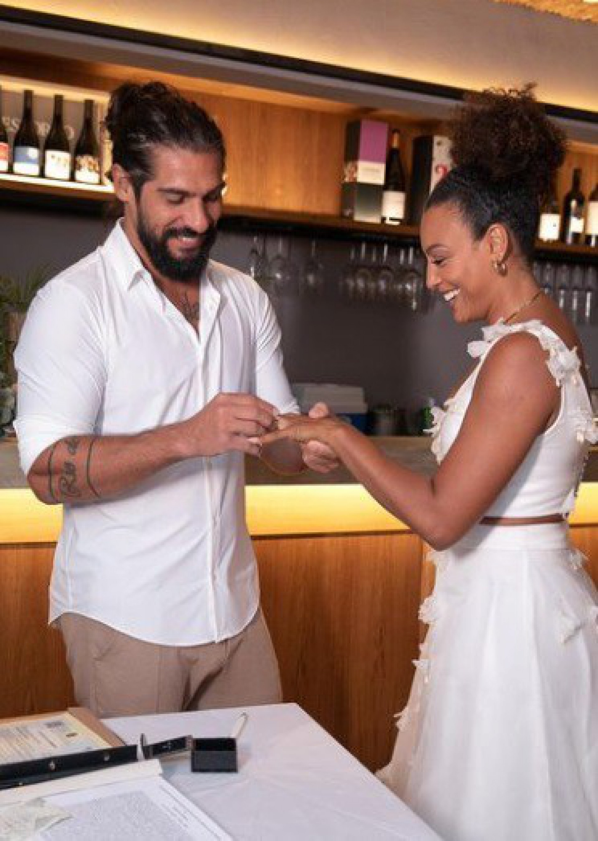  Sheron Menezzes e Saulo Bernard se casaram no civil - Reprodução 