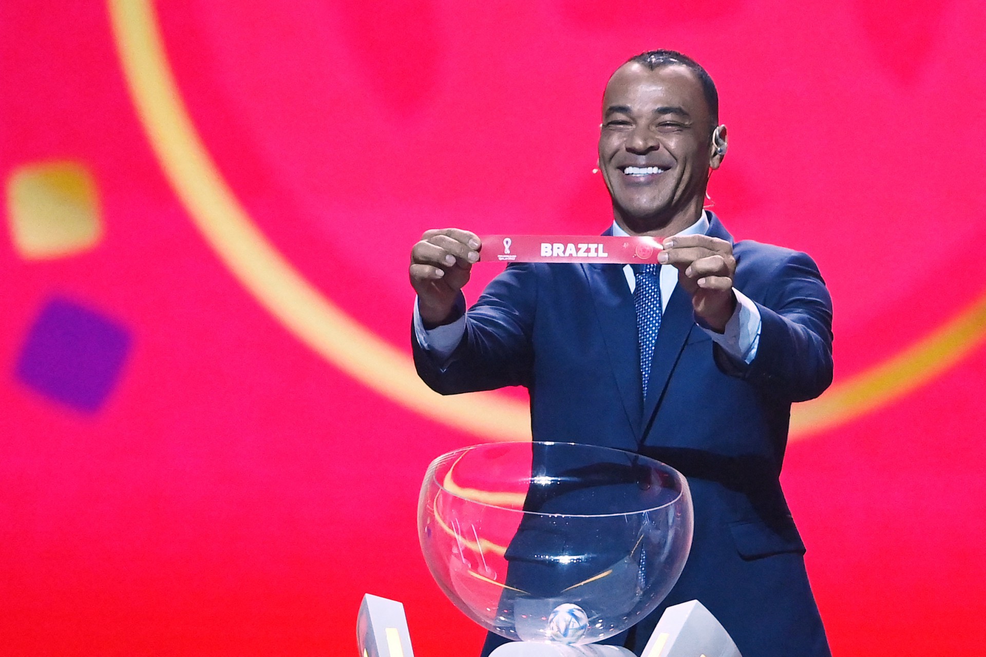 Cafu participou do sorteio dos grupos na Copa de 2022 - Franck Fife / AFP