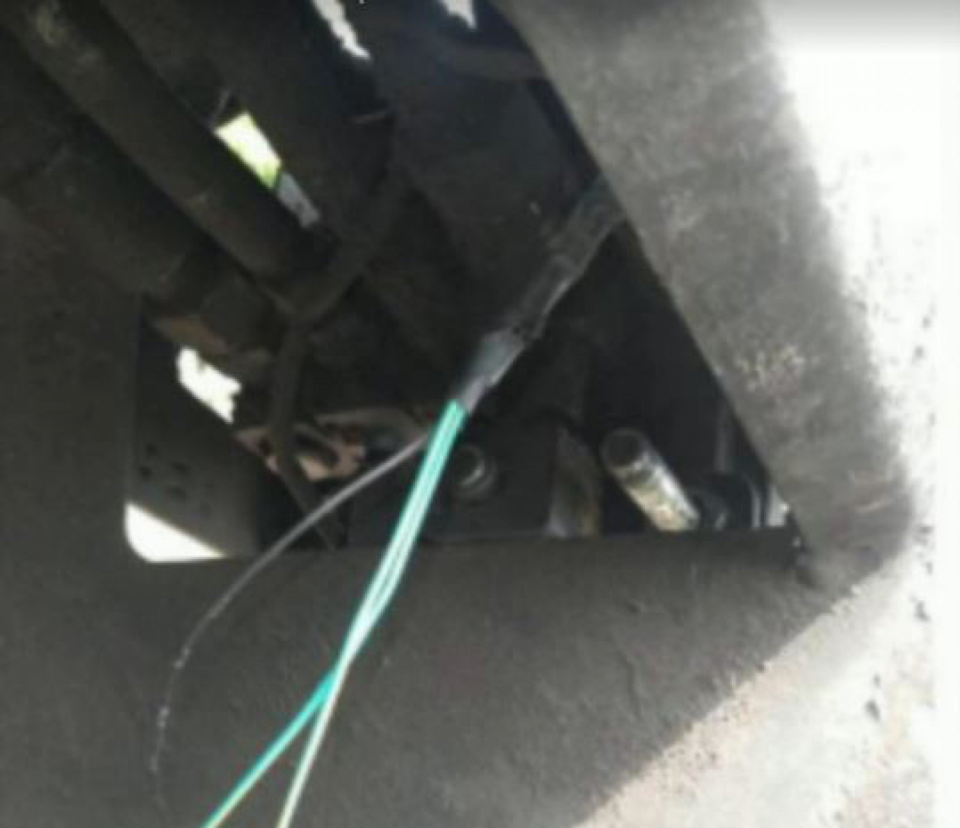 Presidente da Comlurb disse que os cabos de alimentação dos compactadores dos veículos foram cortados  - Reprodução TV Globo