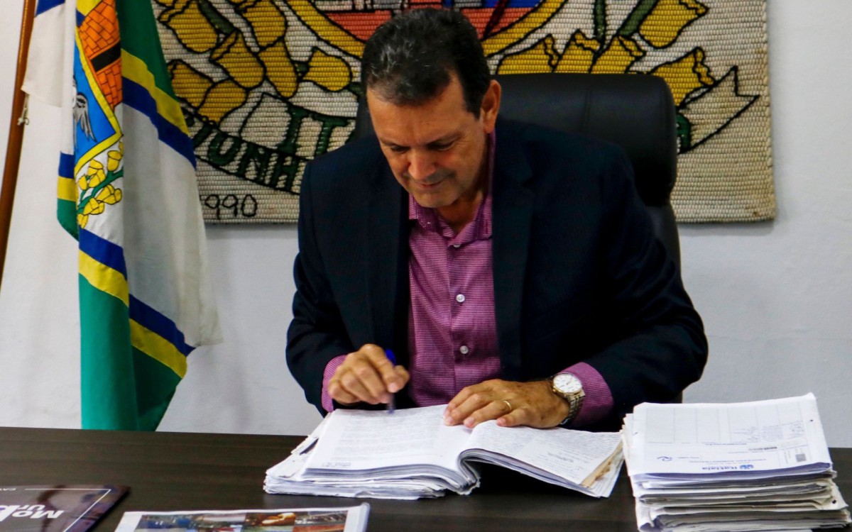 Novo prefeito de Itatiaia conhecer as depend&ecirc;ncias da prefeitura