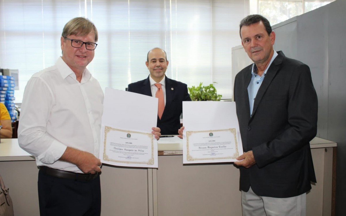 Irinei Nogueira (PTB) e o vice Denilson Sampaio (PSDB) foram diplomados no Cart&oacute;rio Eleitoral de Resende