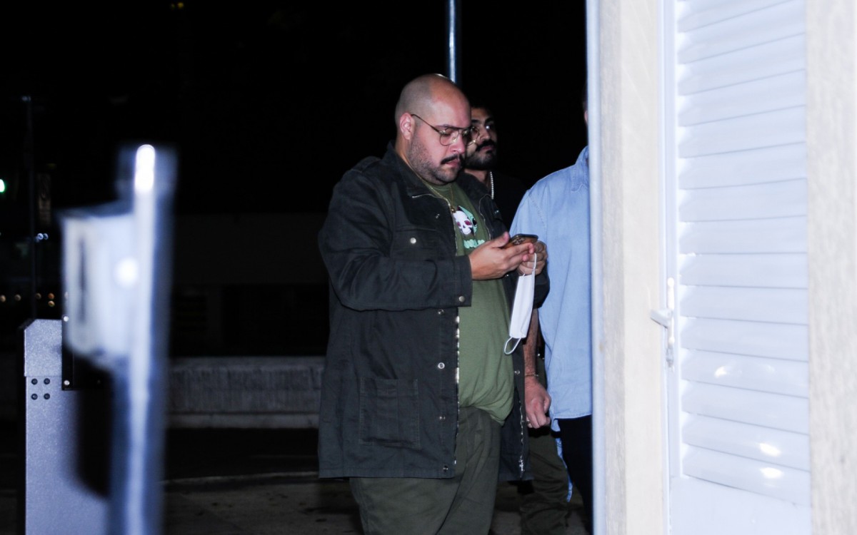 Tiago Abravanel vai ao Hospital das Cl&iacute;nicas, em S&atilde;o Paulo, para ter informa&ccedil;&otilde;es sobre o ex-BBB Rodrigo Mussi