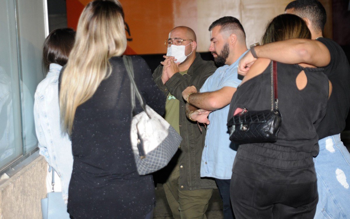 Tiago Abravanel vai ao Hospital das Cl&iacute;nicas, em S&atilde;o Paulo, para ter informa&ccedil;&otilde;es sobre o ex-BBB Rodrigo Mussi