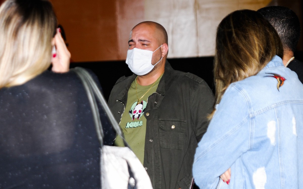 Tiago Abravanel vai ao Hospital das Cl&iacute;nicas, em S&atilde;o Paulo, para ter informa&ccedil;&otilde;es sobre o ex-BBB Rodrigo Mussi