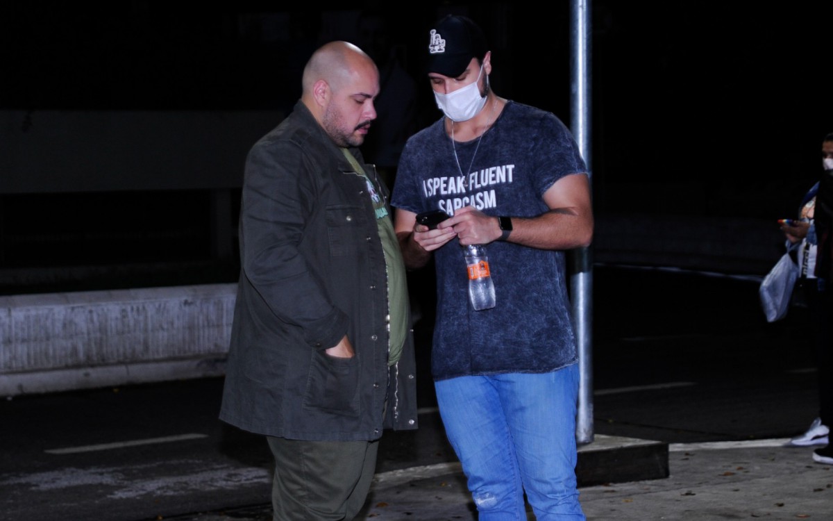 Tiago Abravanel vai ao Hospital das Cl&iacute;nicas, em S&atilde;o Paulo, para ter informa&ccedil;&otilde;es sobre o ex-BBB Rodrigo Mussi