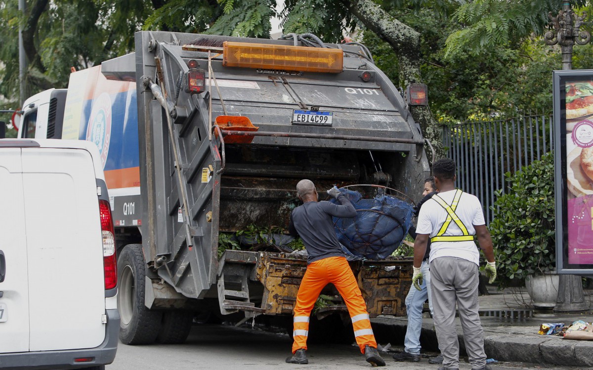 Comlurb anuncia mudan&ccedil;as na rotina de coleta no Ano Novo
