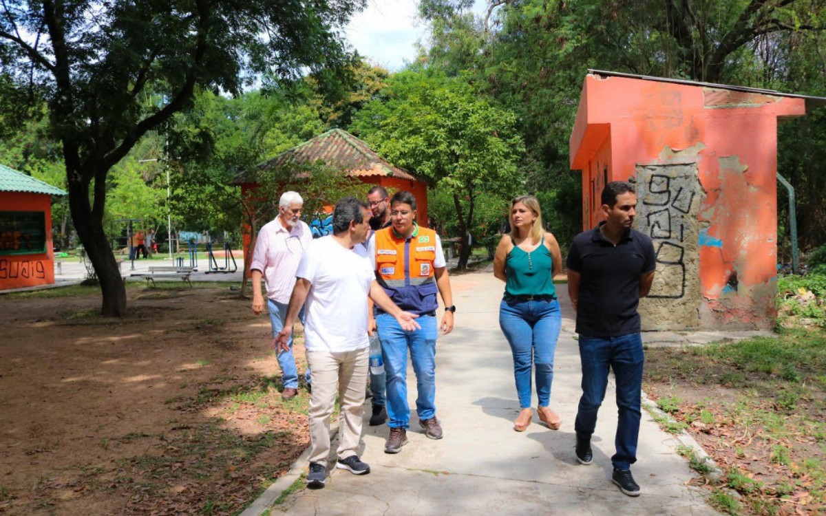 O prefeito Abra&atilde;ozinho, a vice Fl&aacute;via Duarte, os secret&aacute;rios de Governo, Ricardo Abr&atilde;o, e de Obras, Fl&aacute;vio Vergueiro, e funcion&aacute;rios da empresa MJRE Construtora, realizaram uma vistoria t&eacute;cnica 