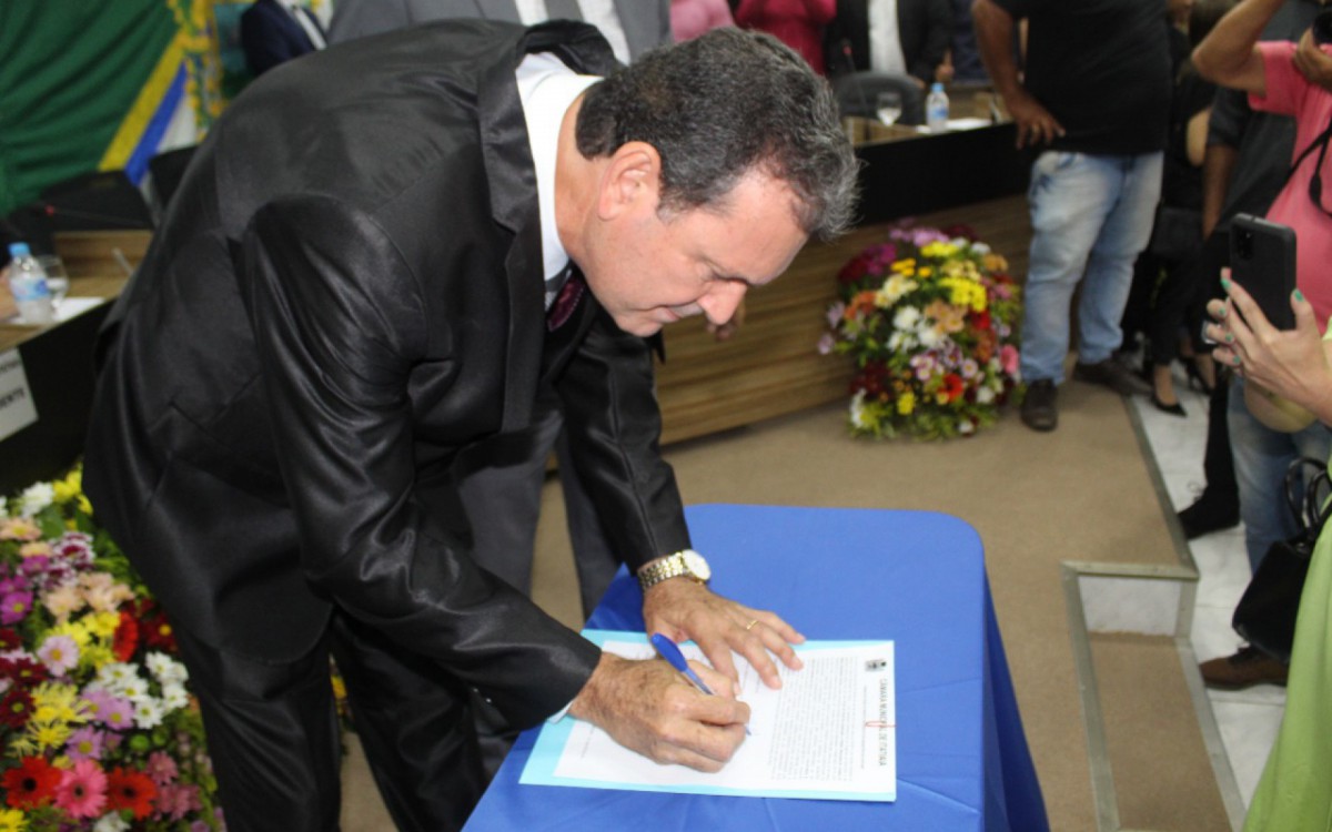 Posse foi realizada na C&acirc;mara Municipal de Itatiaia