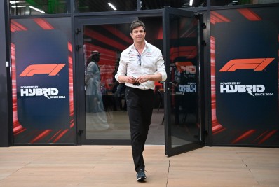 Chefe da Mercedes revela planos por renovação com Hamilton e descarta Leclerc