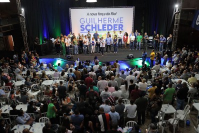 Garantindo o clique nos braços do povo antes da campanha oficial