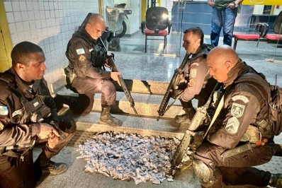 Polícia Militar apreende grande quantidade de drogas em Magé 