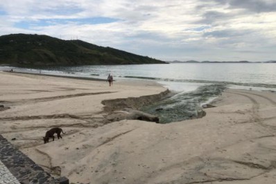 Prefeitura de Arraial do Cabo suspende banho de mar em praias afetadas pela chuva