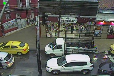 Chuva forte atinge o Rio, alaga ruas e cidade entra em estágio de atenção