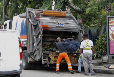Comlurb muda rotina de coleta na cidade do Rio durante o Ano Novo; confira