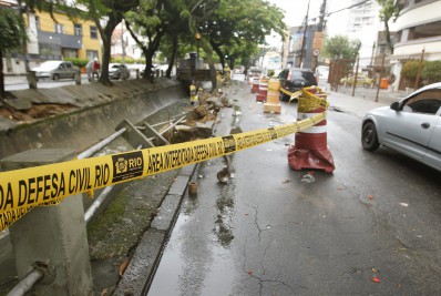 Defesa Civil do Rio registra aumento de chamados em decorrência das fortes chuvas na cidade 