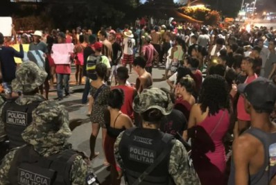 Porto de Galinhas tem terceiro dia de protestos após morte de menina em ação da polícia