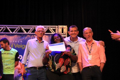 Prefeitura entrega primeiras licenças para ambulantes do Alcântara