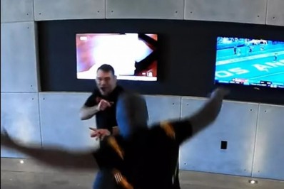 Vídeo: UFC prega peça no Dia da Mentira e assusta lutadores nos EUA