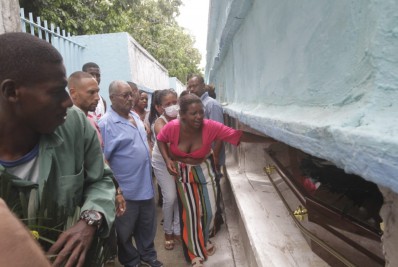 'Se eu pudesse, trocava de lugar com ele', diz filha de aposentado morto no Salgueiro