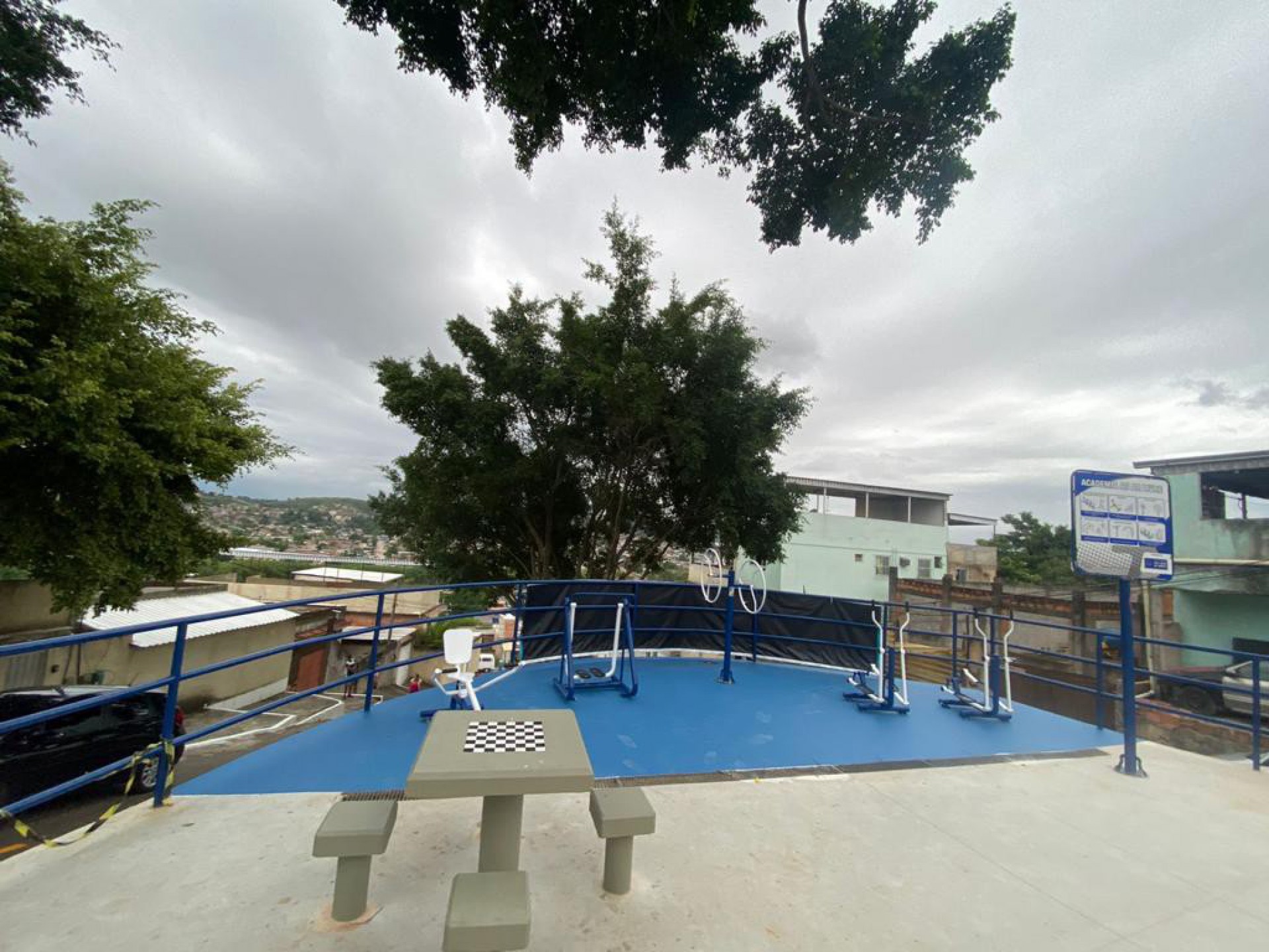 A &aacute;rea recebeu nova ilumina&ccedil;&atilde;o, aparelhos para exerc&iacute;cios ao ar livre, brinquedos e uma churrasqueira - Beto Oliveira 