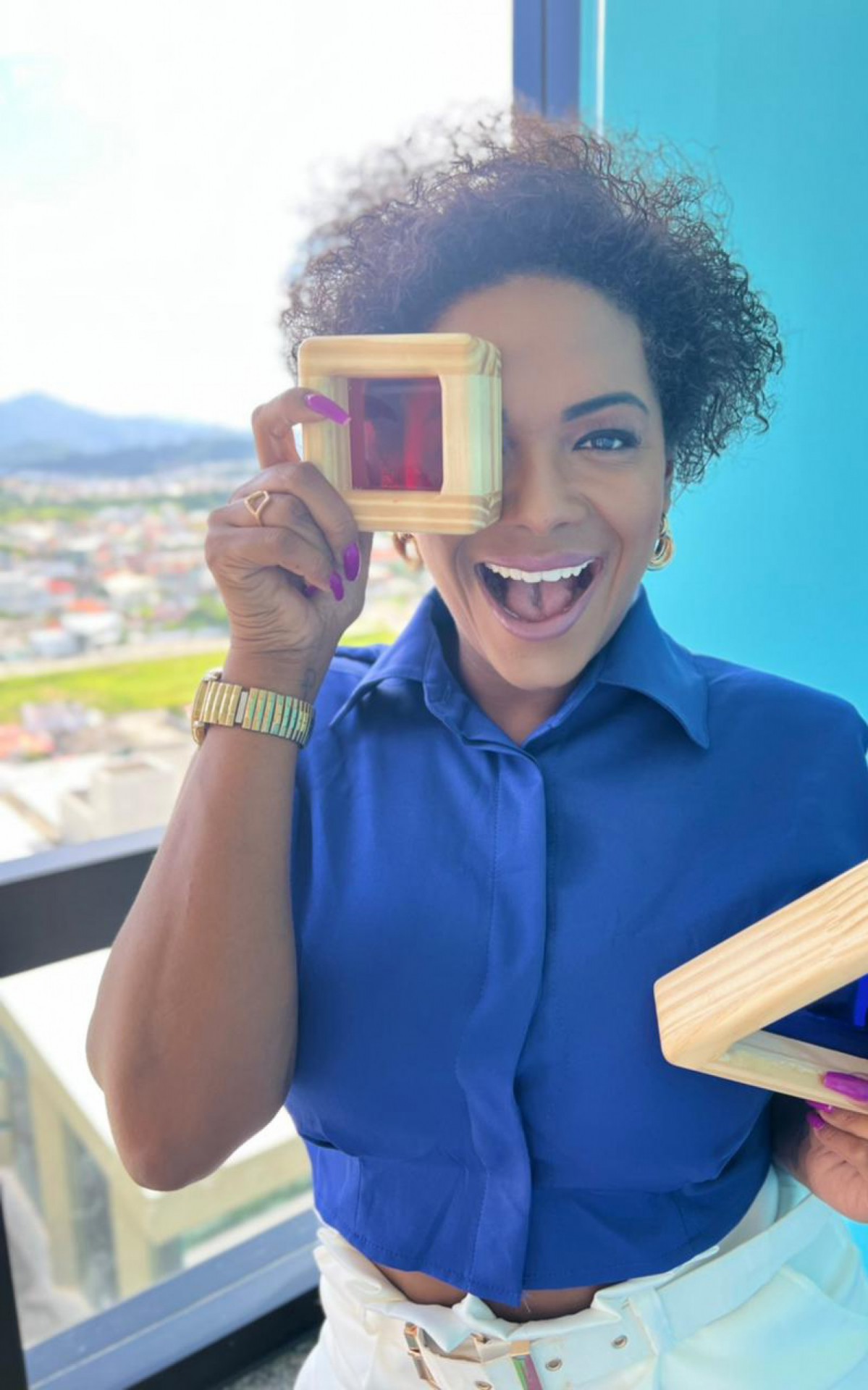 Brinquedos podem ser utilizados para ensinar diversas habilidades e tamb&eacute;m estimular o contato visual, a linguagem e o desenvolvimento infantil de forma integral", ensina a neuropsicopedagoga, Let&iacute;cia Mello.