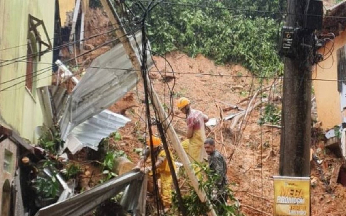 Deslizamento de terra em Angra dos Reis provoca morte de uma crian&ccedil;a e deixa ao menos dez pessoas feridas
