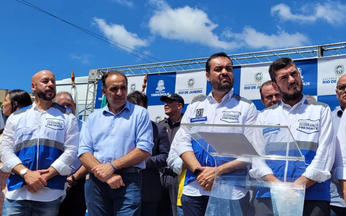 "O novo time de secretários chega para somar neste momento único e histórico, de reconstrução do Estado do Rio de Janeiro", disse o governador.