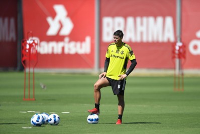 Vasco acerta contratação de Carlos Palacios, ex-Internacional