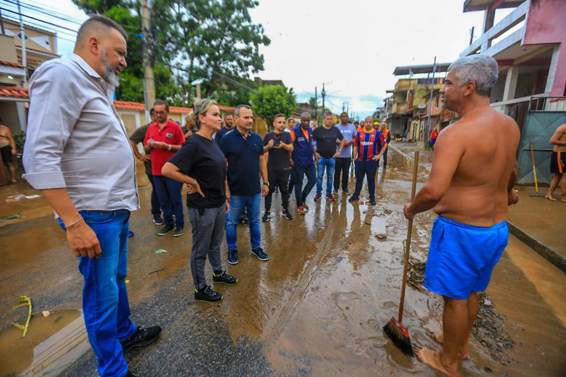 Canella, Daniela e Waguinho visitaram o Cantão, em Heliópolis. O prefeito anunciou um mutirão de limpeza para diversos bairros - Rafael Barreto / PMBR