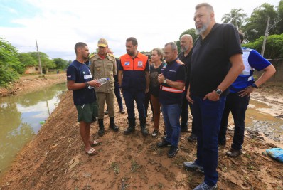 Castro anuncia construção de moradias em área atingida pelas fortes chuvas em Angra dos Reis