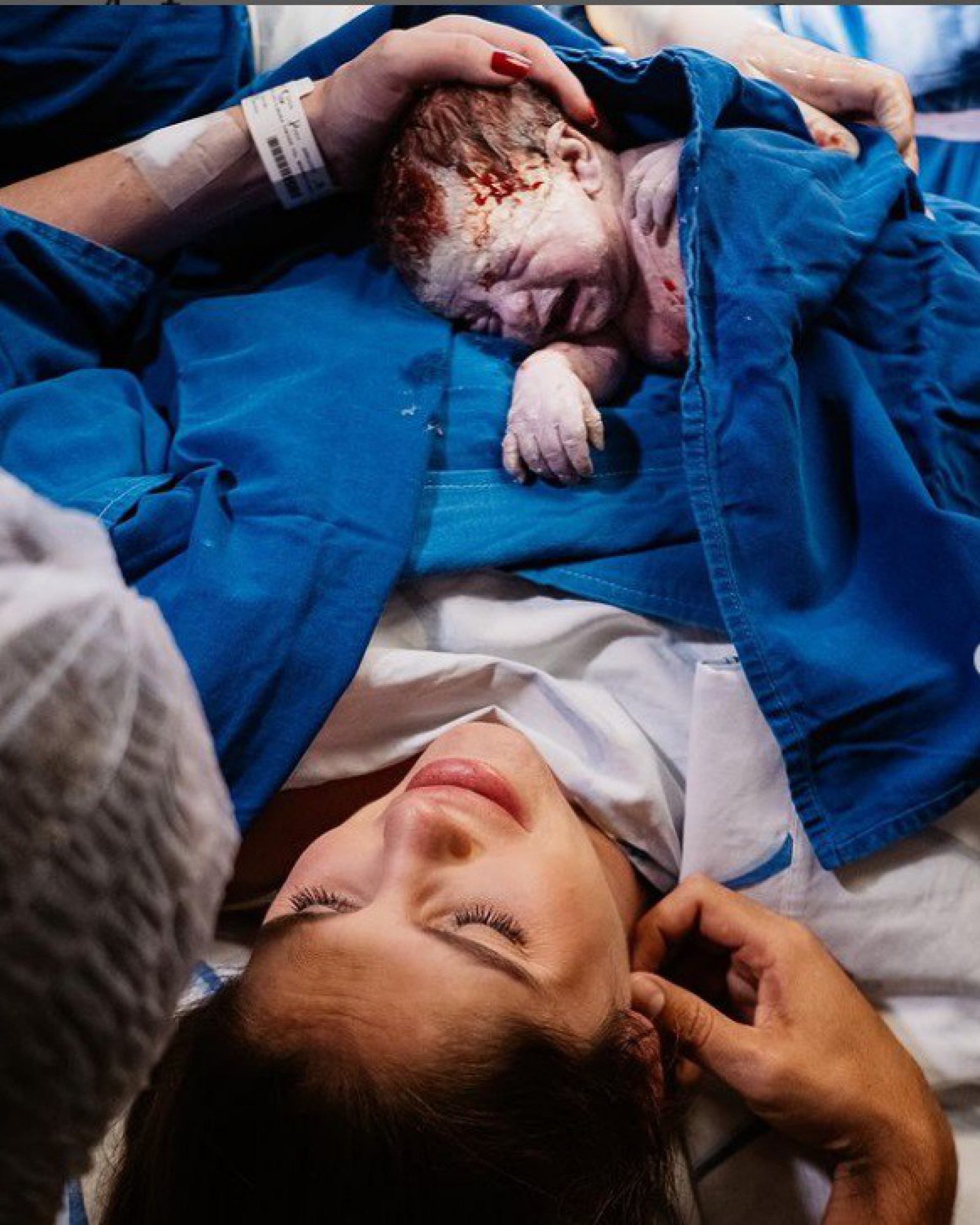 Nasce Ayla, filha de Bárbara Evans e Gustavo Theodoro - reprodução do instagram