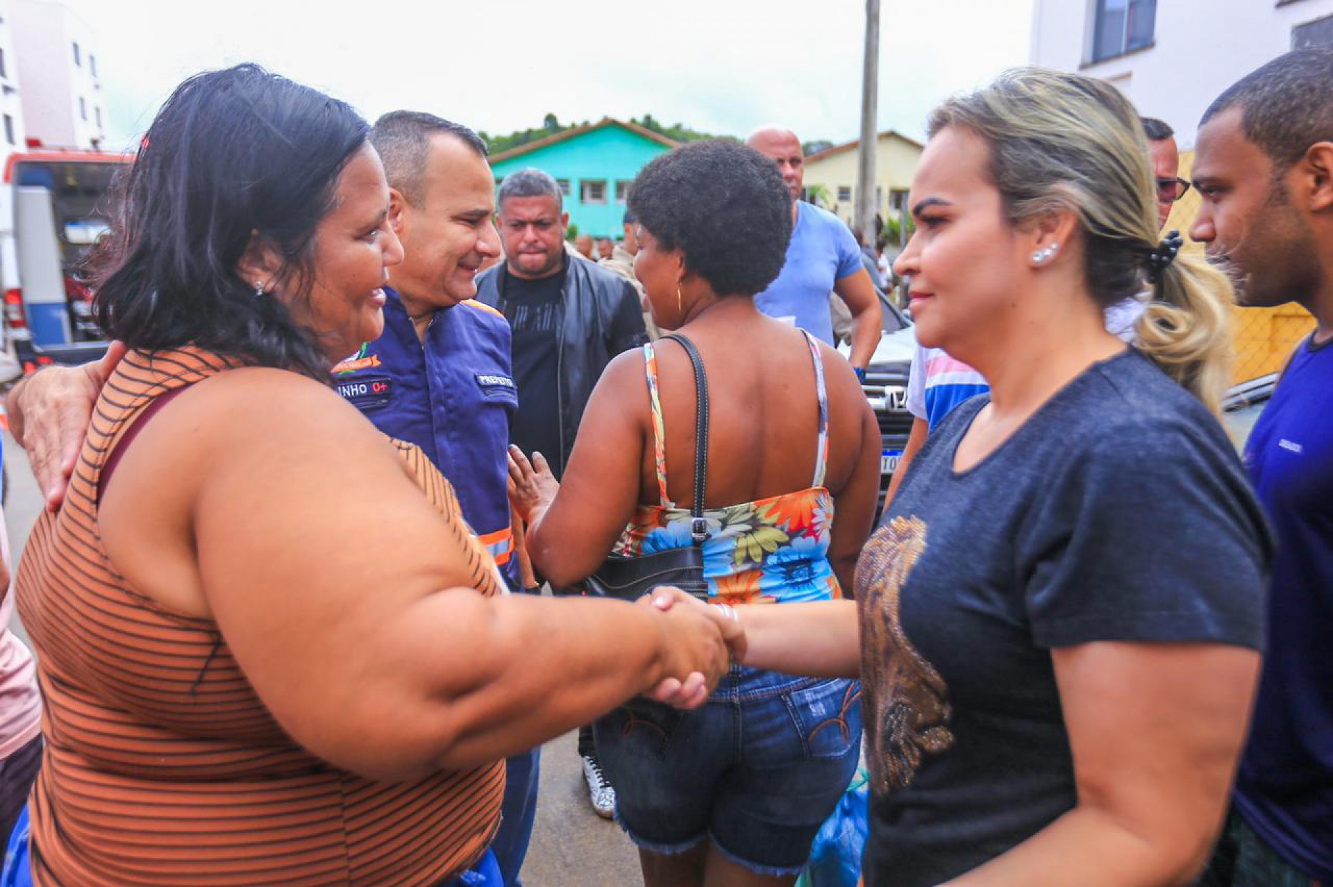  A primeira-dama e deputada federal Daniela do Waguinho visitou os locais e conversou com moradores - Rafael Barreto/PMBR