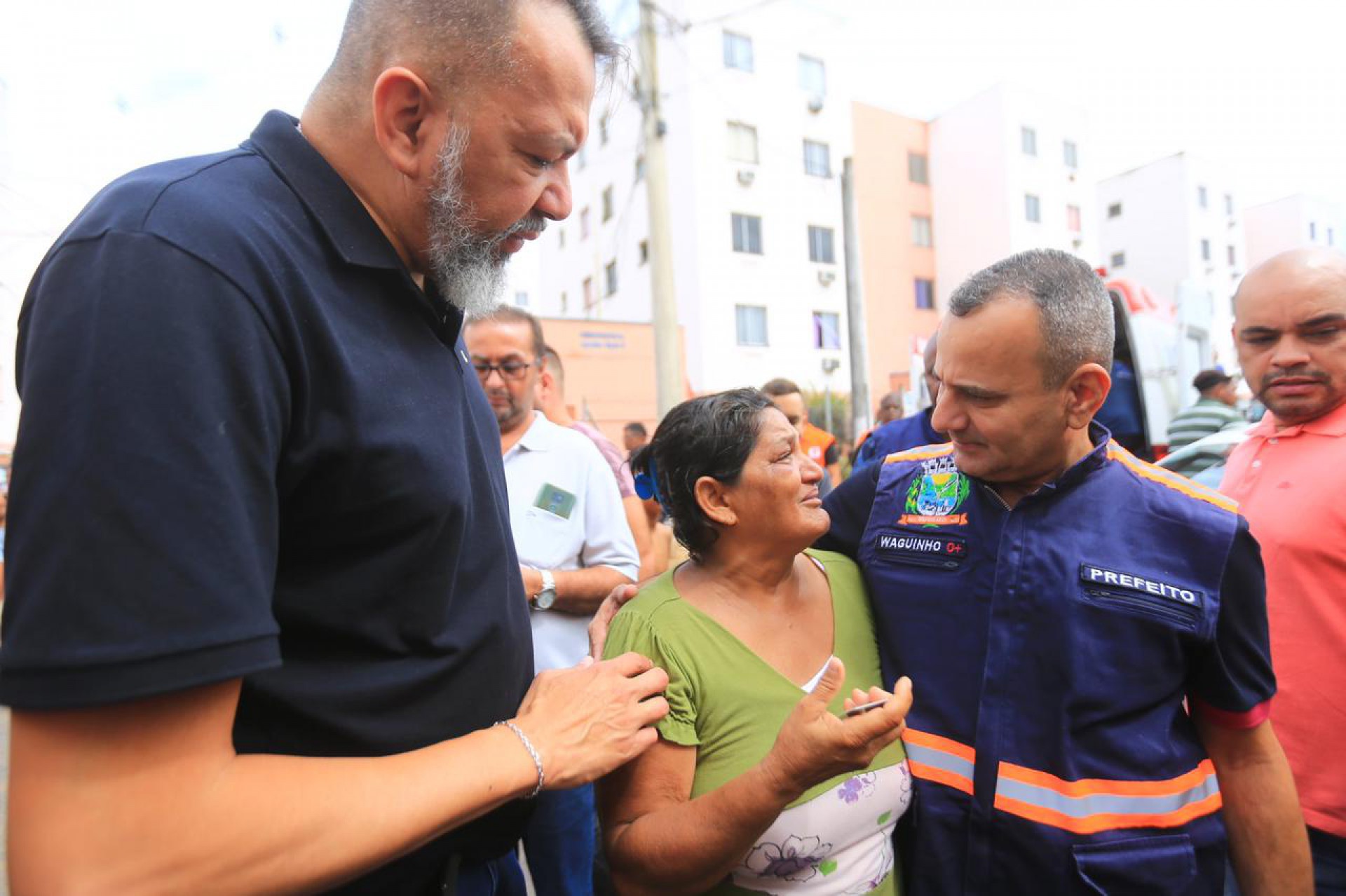 Prefeito Waguinho conversou com moradores do Codom&iacute;nio Jardim Babi - Rafael Barreto/PMBR