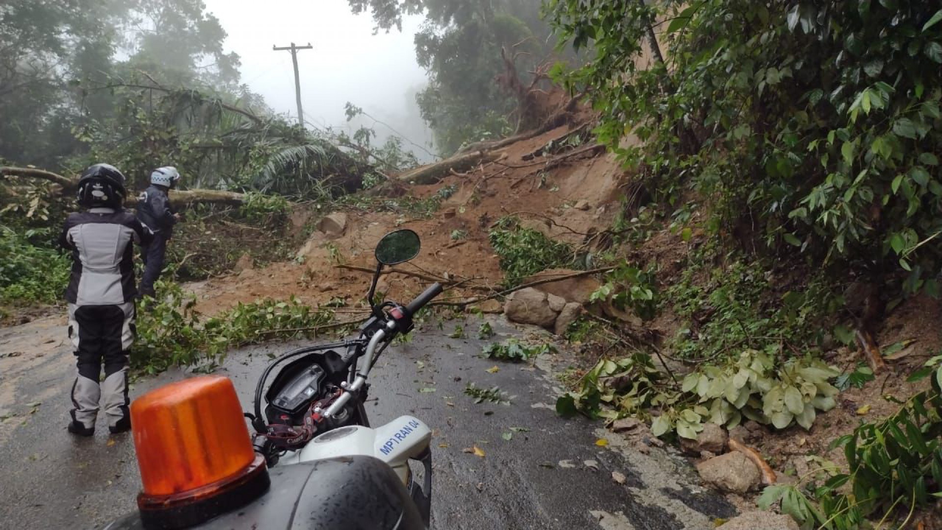 Deslizamento de duas barreiras na Estrada Paraty-Cunha - Divulgação/PRF