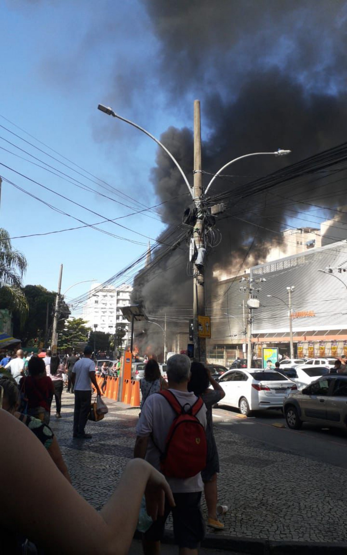 Inc&ecirc;ndio ocorreu na frente da Igreja de Santo Afonso